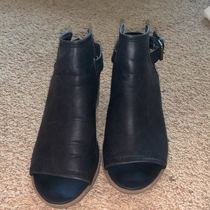 Black open toed chunky heals